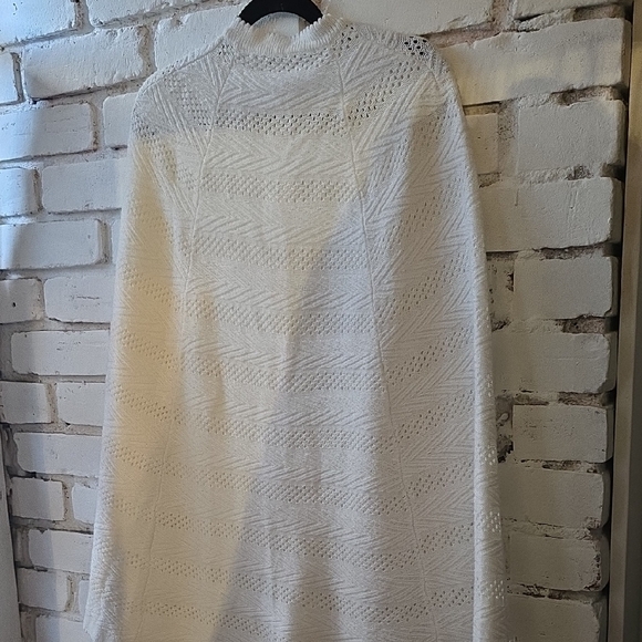Women's Cream Button-Front Knit Sweater Poncho/Cape - Picture 5 of 5